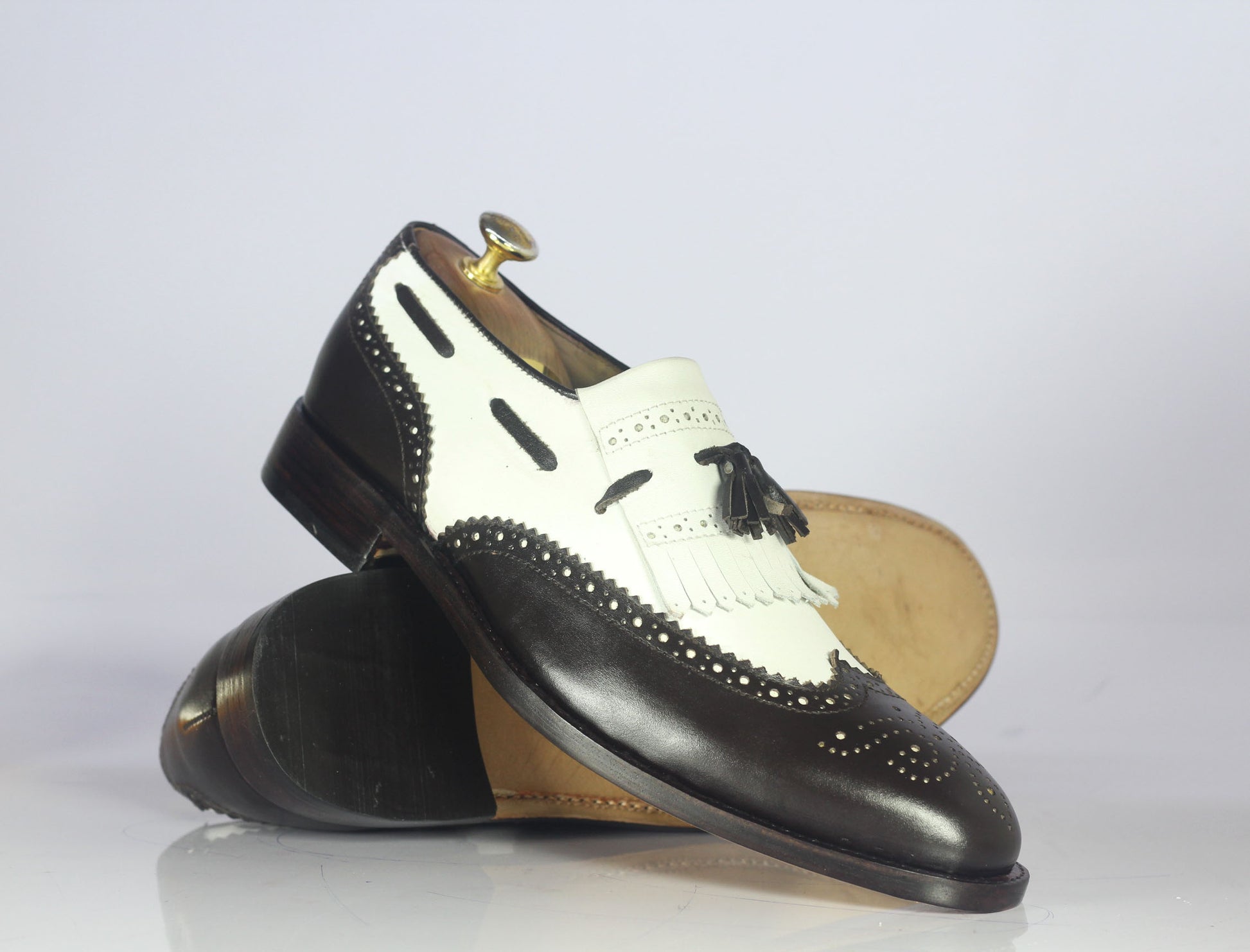 Handmade White Black Wing Tip Brogue Leather Shoes, Men Fringes Tassels Shoes - theleathersouq